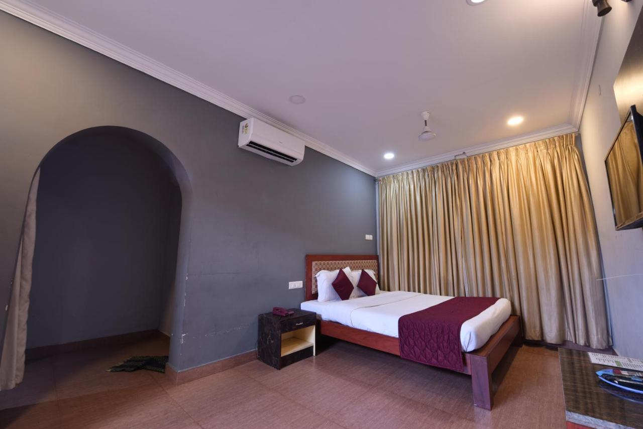 King Park Hotel Puducherry Buitenkant foto