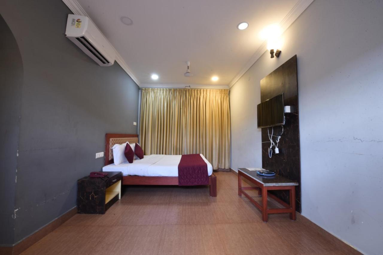 King Park Hotel Puducherry Buitenkant foto