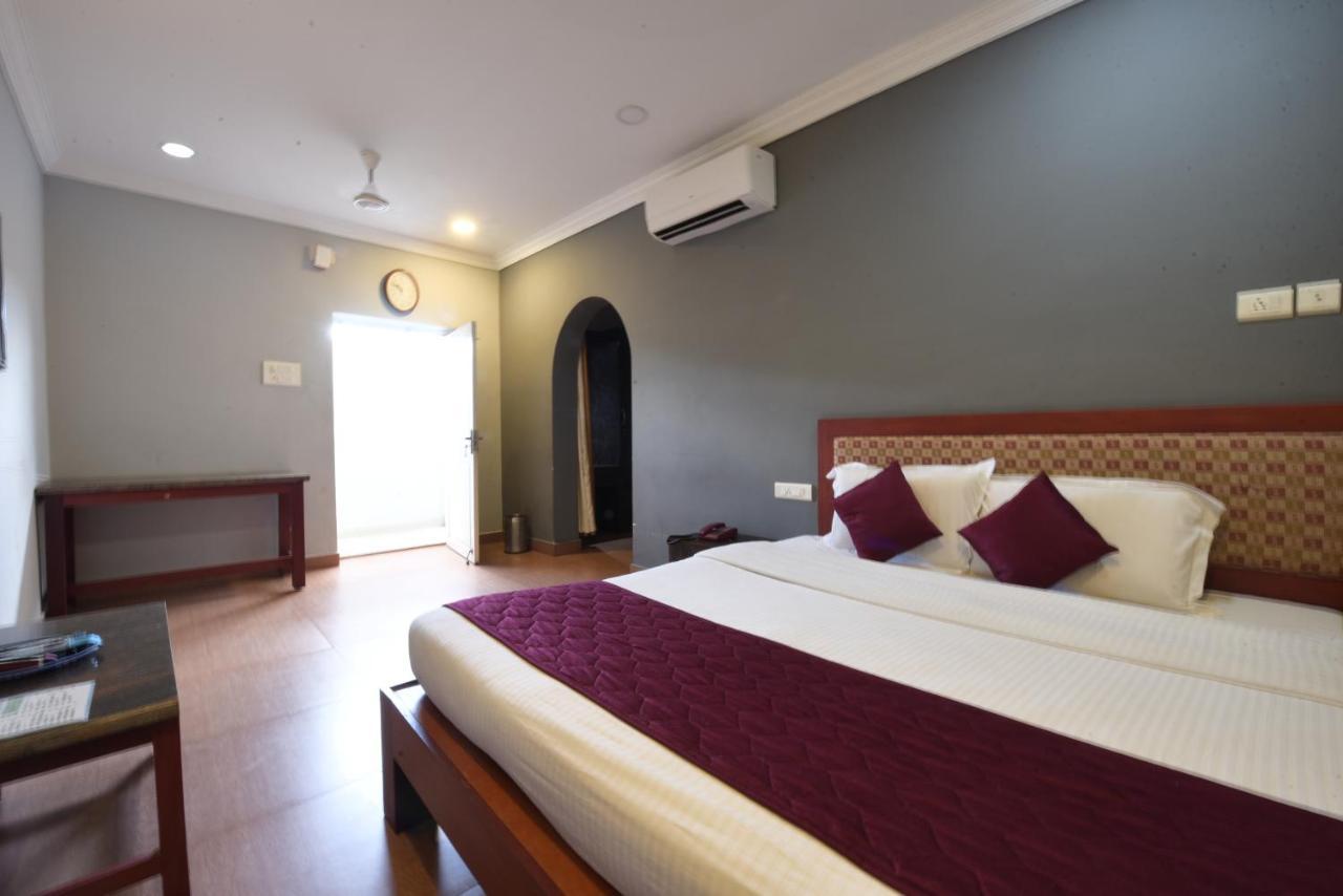 King Park Hotel Puducherry Buitenkant foto