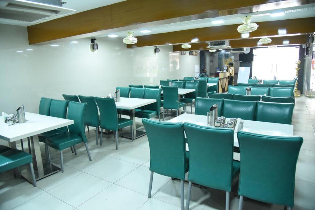 King Park Hotel Puducherry Buitenkant foto