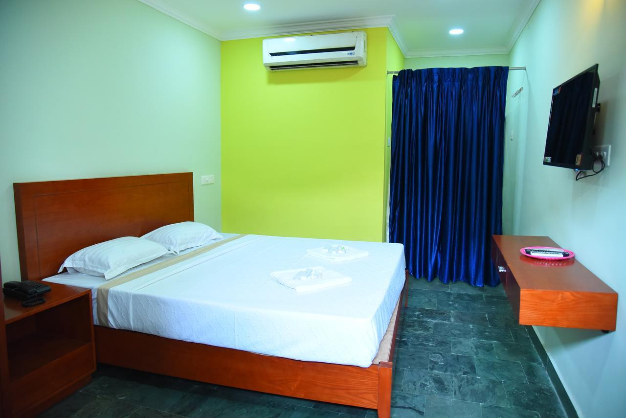 King Park Hotel Puducherry Buitenkant foto