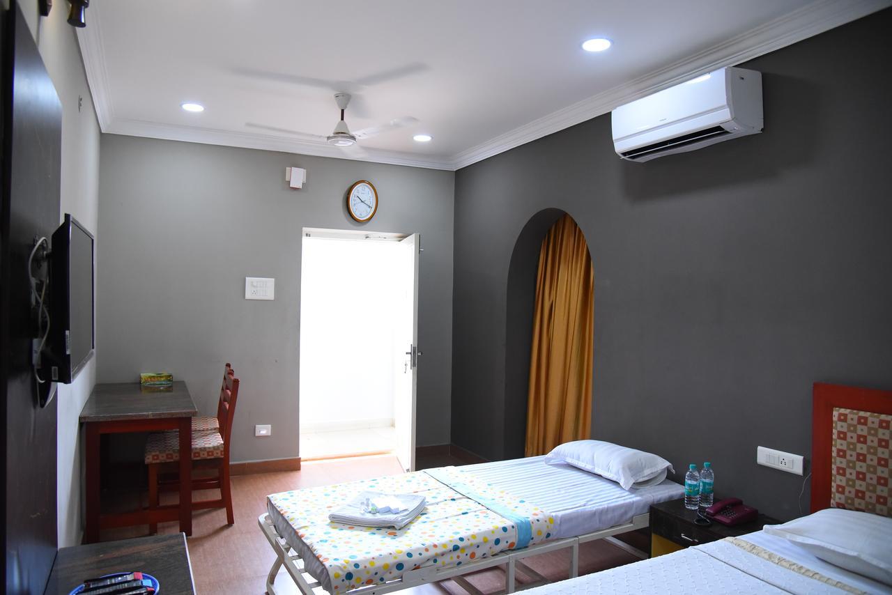 King Park Hotel Puducherry Buitenkant foto