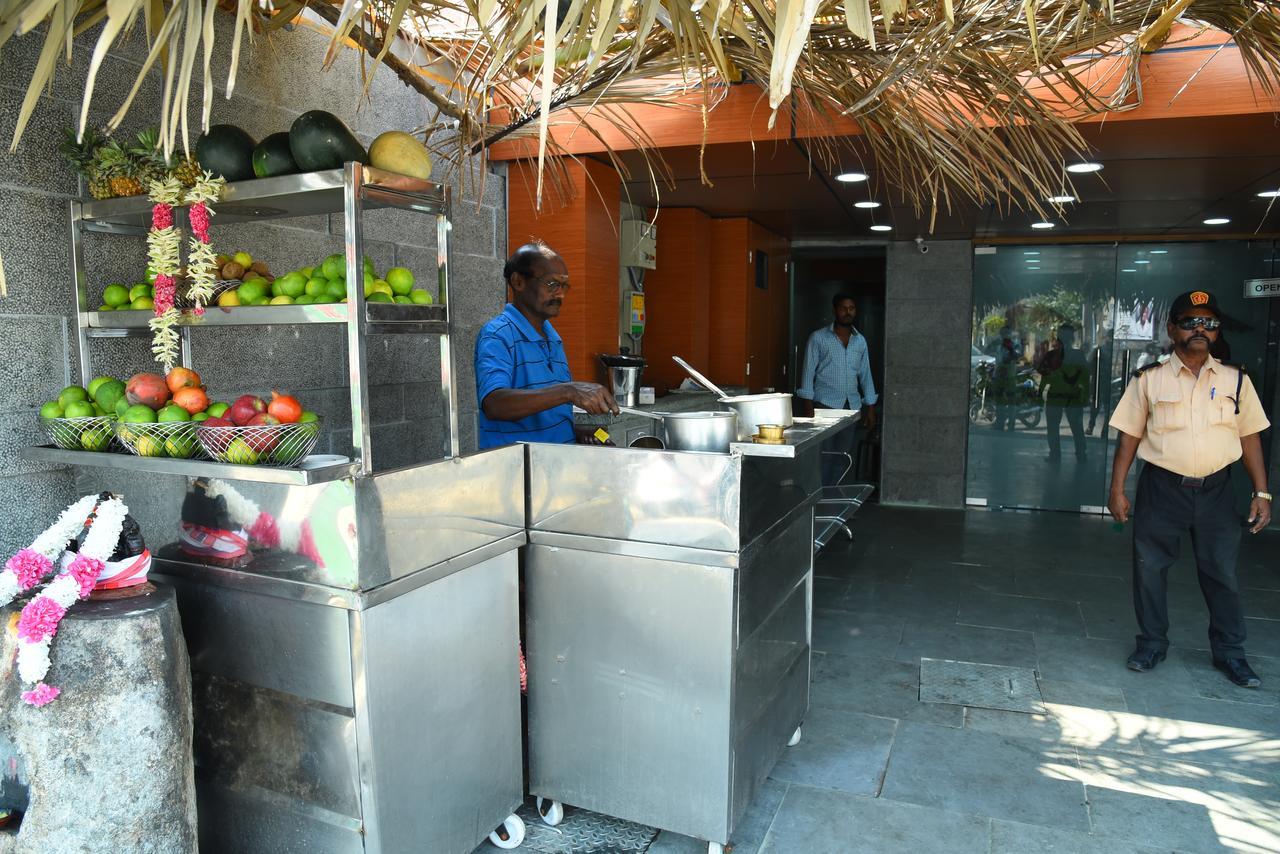 King Park Hotel Puducherry Buitenkant foto