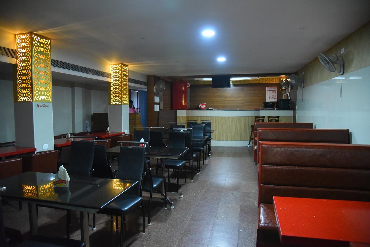 King Park Hotel Puducherry Buitenkant foto