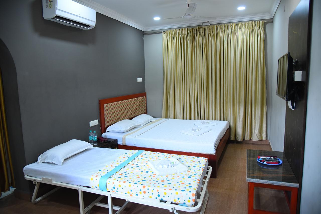 King Park Hotel Puducherry Buitenkant foto