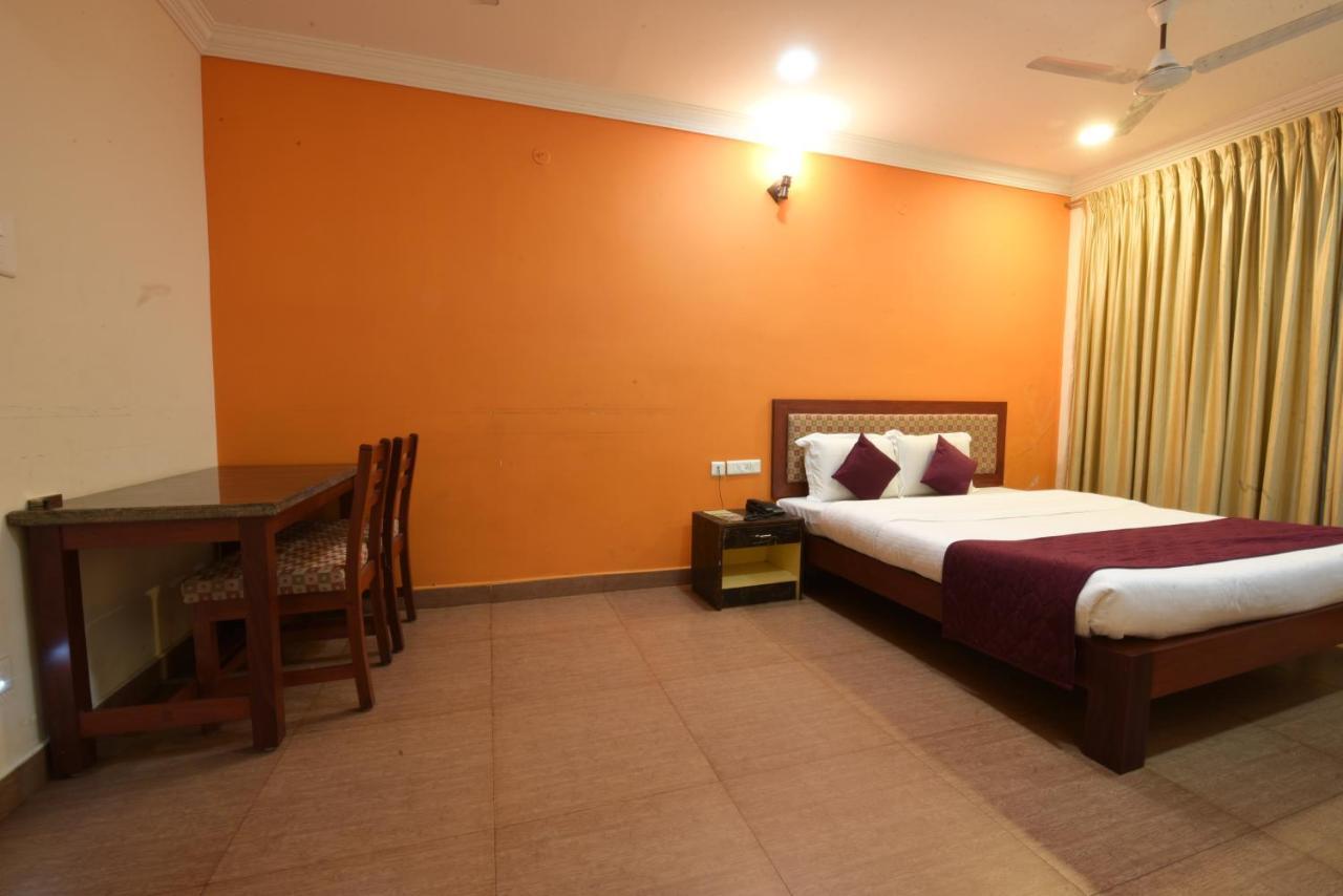 King Park Hotel Puducherry Buitenkant foto