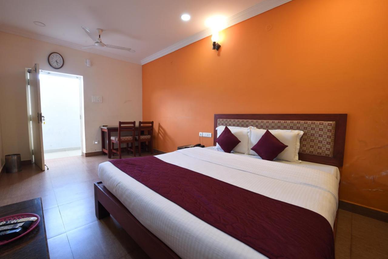 King Park Hotel Puducherry Buitenkant foto