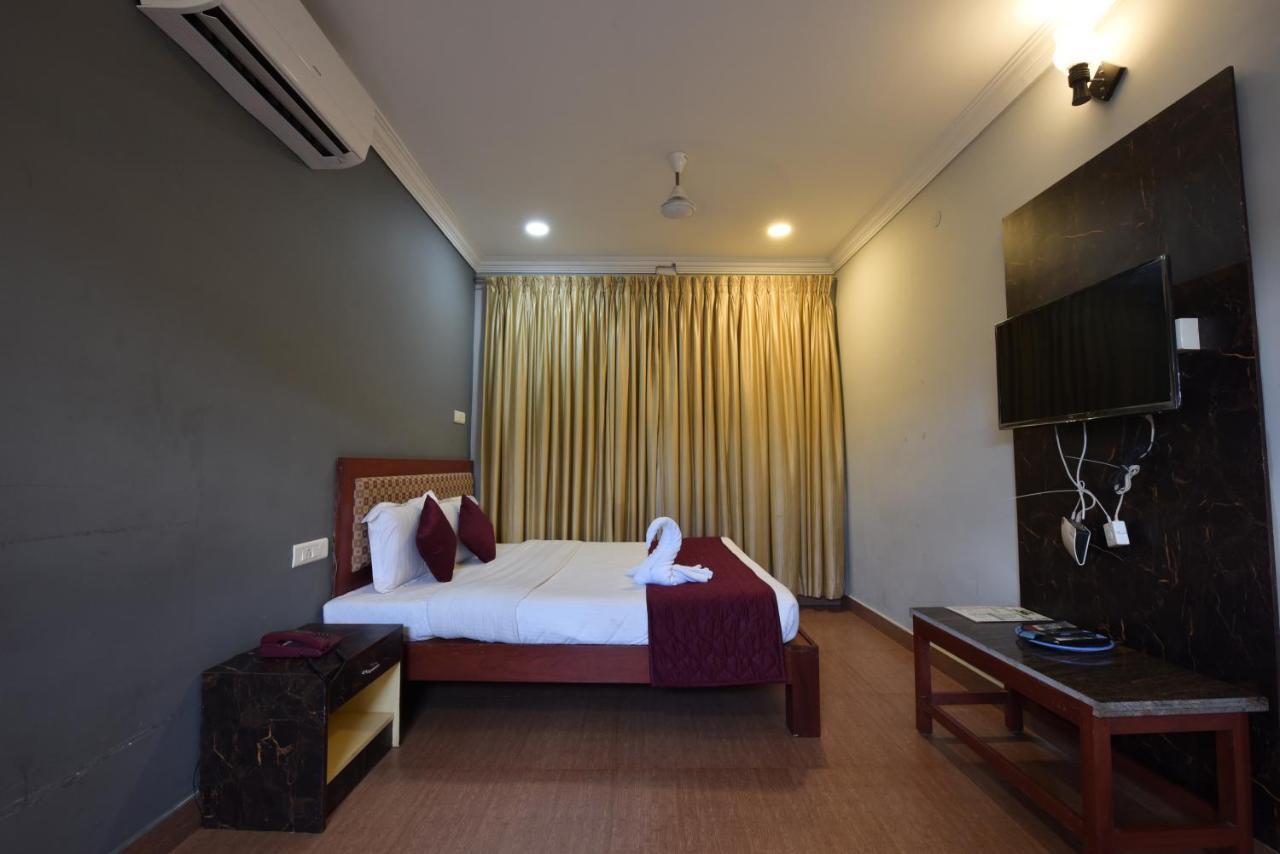 King Park Hotel Puducherry Buitenkant foto