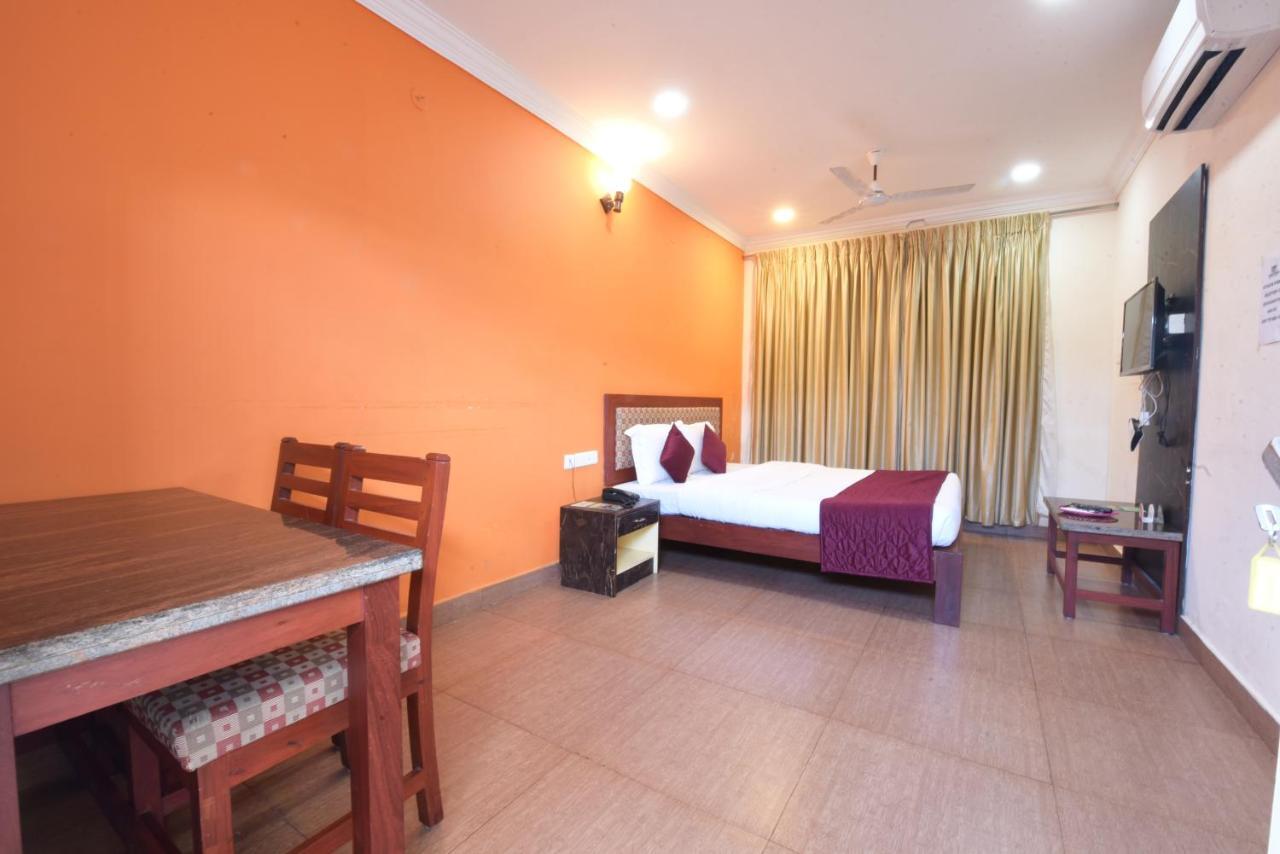 King Park Hotel Puducherry Buitenkant foto
