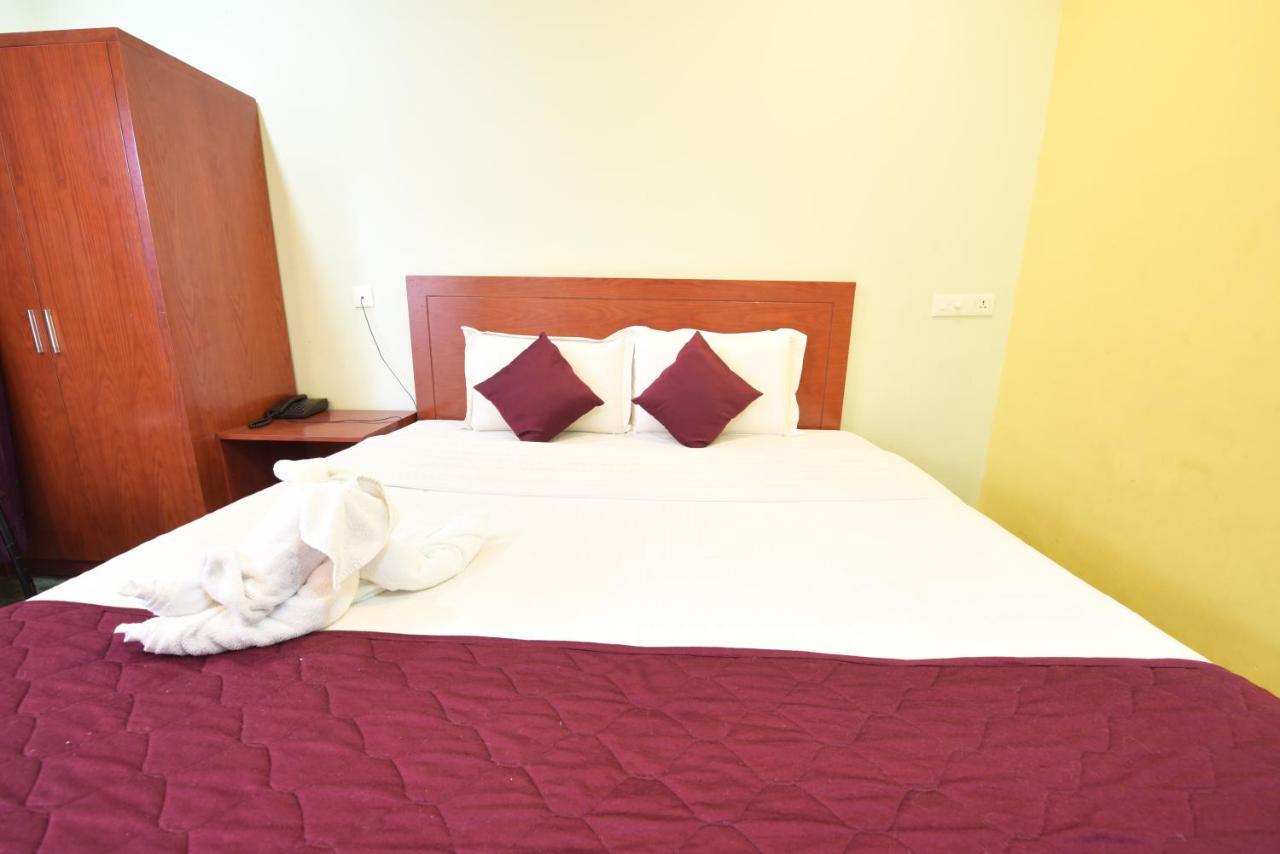 King Park Hotel Puducherry Buitenkant foto